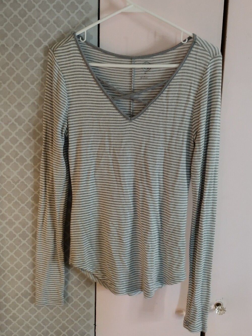 SO Striped V-Neck Long Sleeve Top - Gray/White